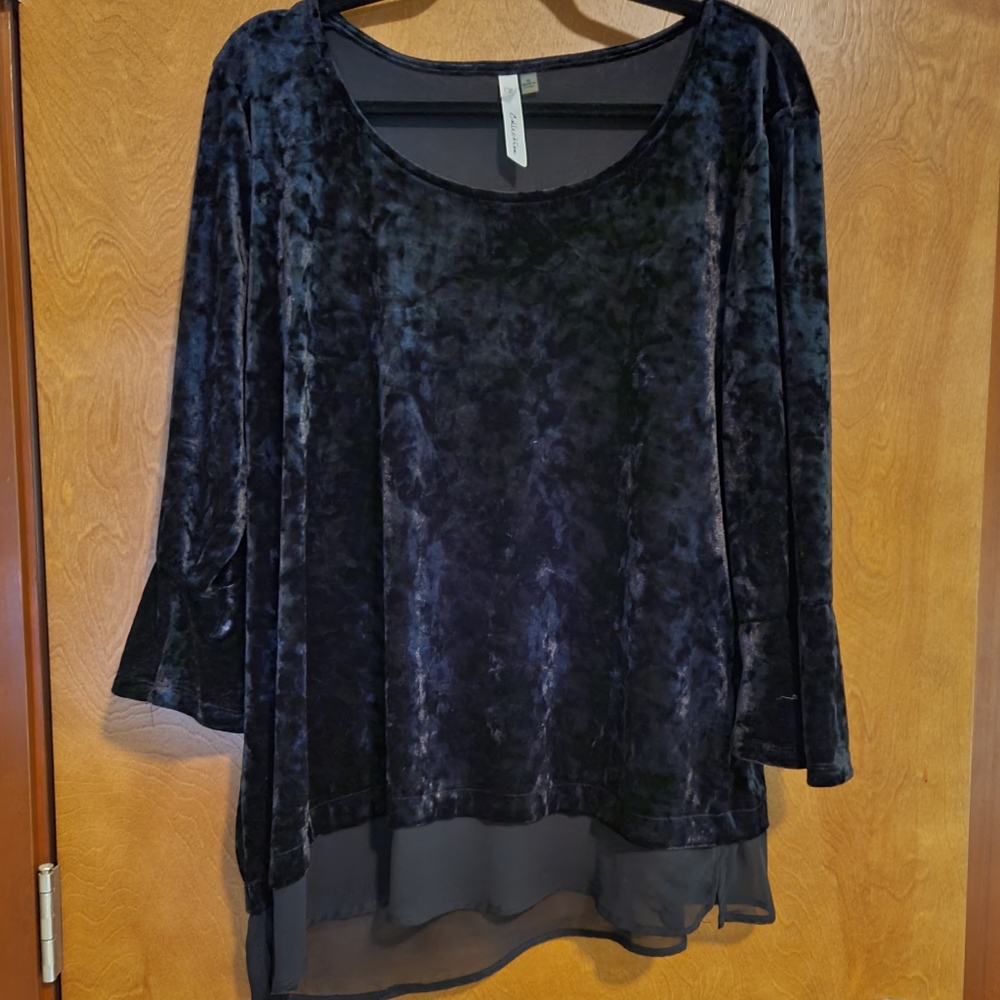 Black Velvet 3/4 Bell Sleeve Top Size XL